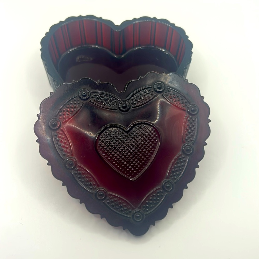 Vtg Avon 1876 Cape Cod Royal Ruby Red Heart Shaped Trinket Box / Dish With Lid